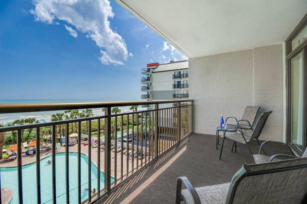 מירטל ביץ' Breathtaking Oceanfront Suite Grand Cayman 451 מראה חיצוני תמונה